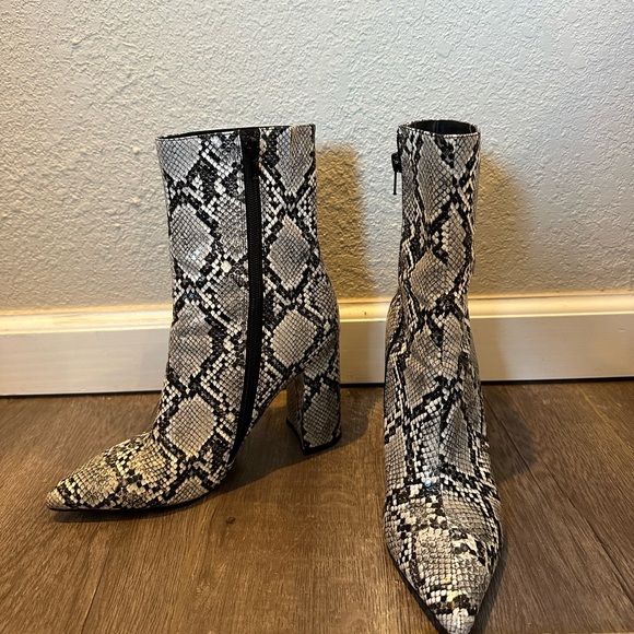 Snake print boots - Picture 6 of 7